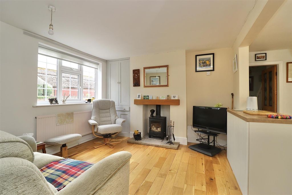 Property photo 2 of 27