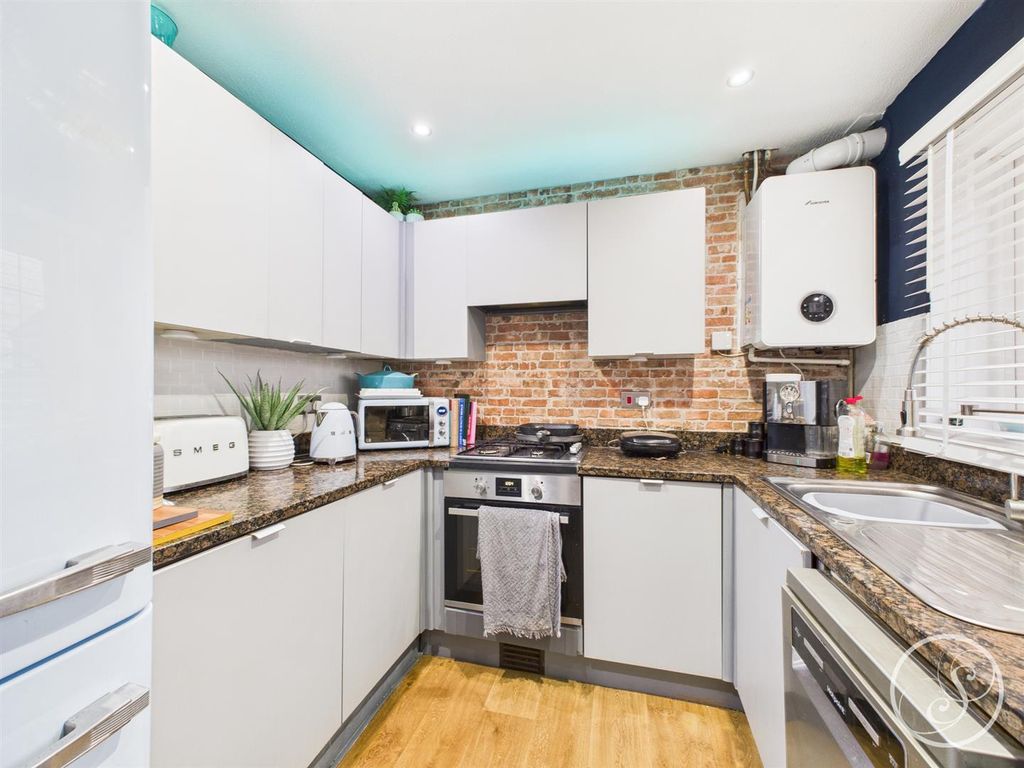 Property photo 2 of 15 Kitchen