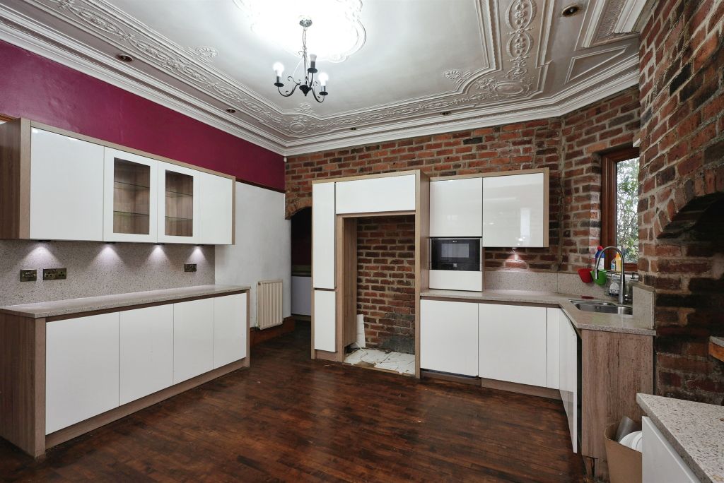 Property photo 2 of 28