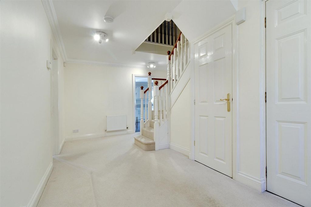 Property photo 2 of 22 Entrance Hall.Jpg