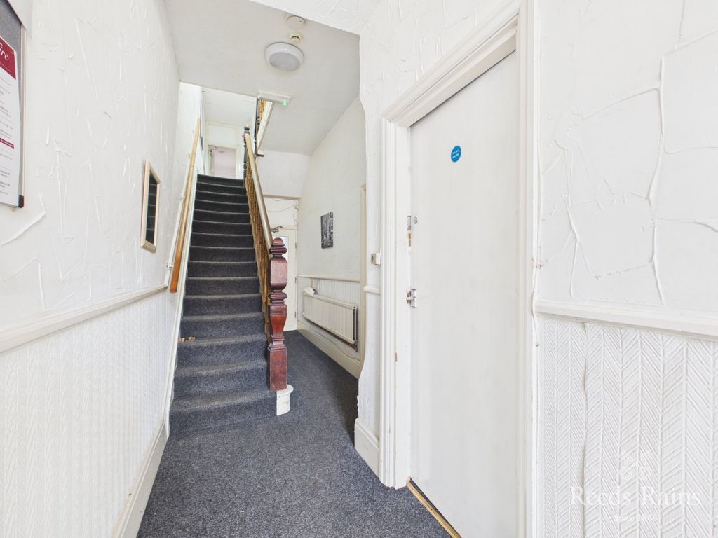 Property photo 3 of 22 Entrance Hallway