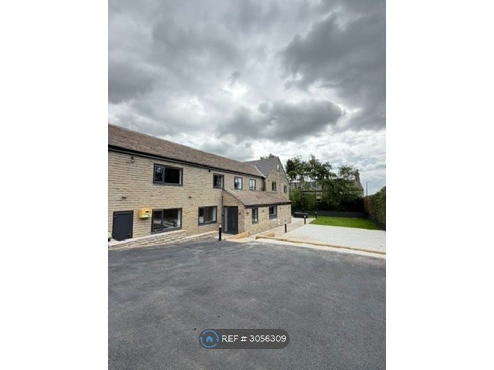 Property photo 1 of 4 Apartment Building Comprising Five Apartments.