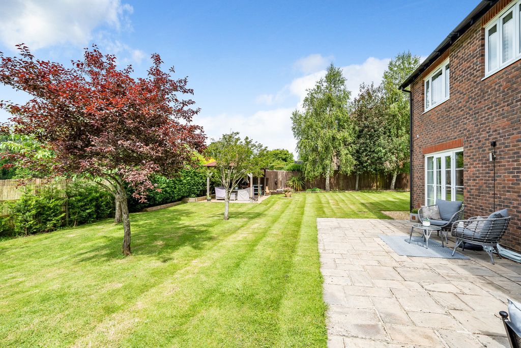 Property photo 2 of 25