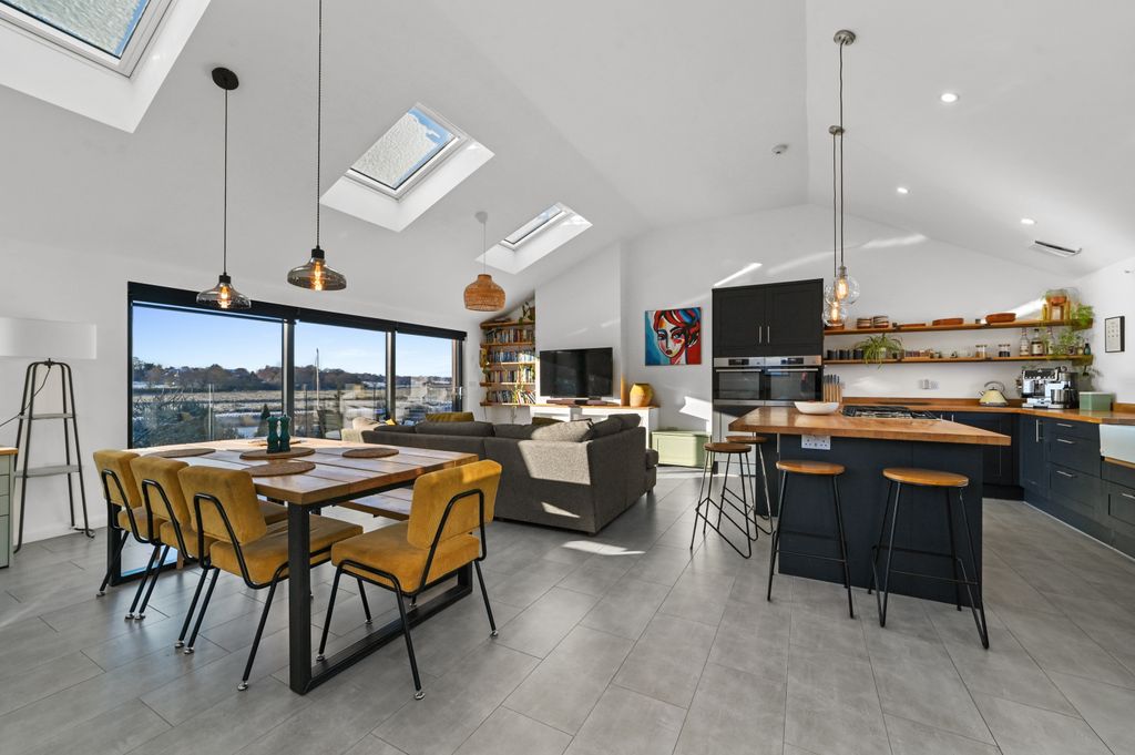 Property photo 3 of 41 Mudflats-Kitchen3