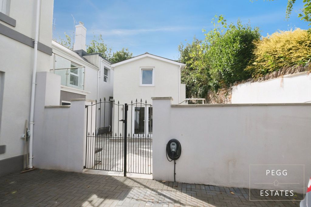 Property photo 1 of 26