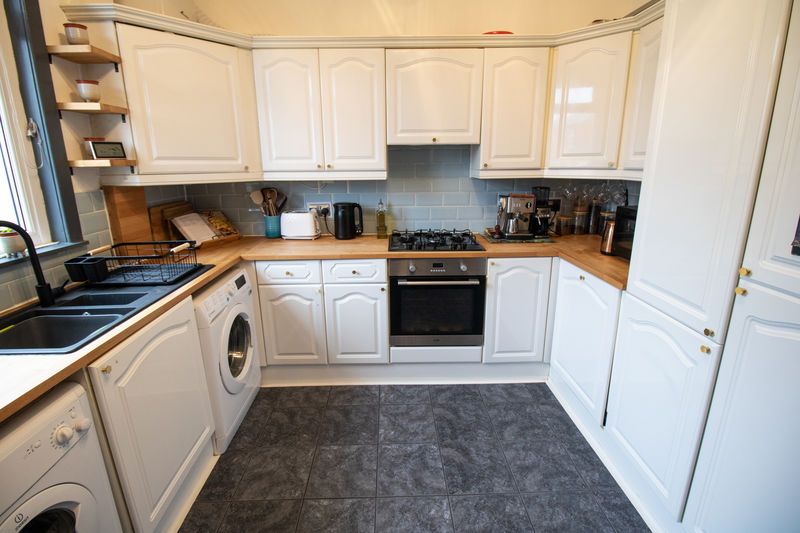 Property photo 3 of 11 Kitchen