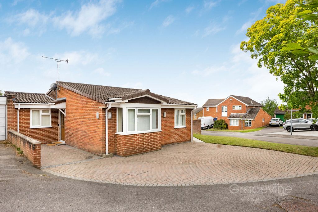 Property photo 2 of 27