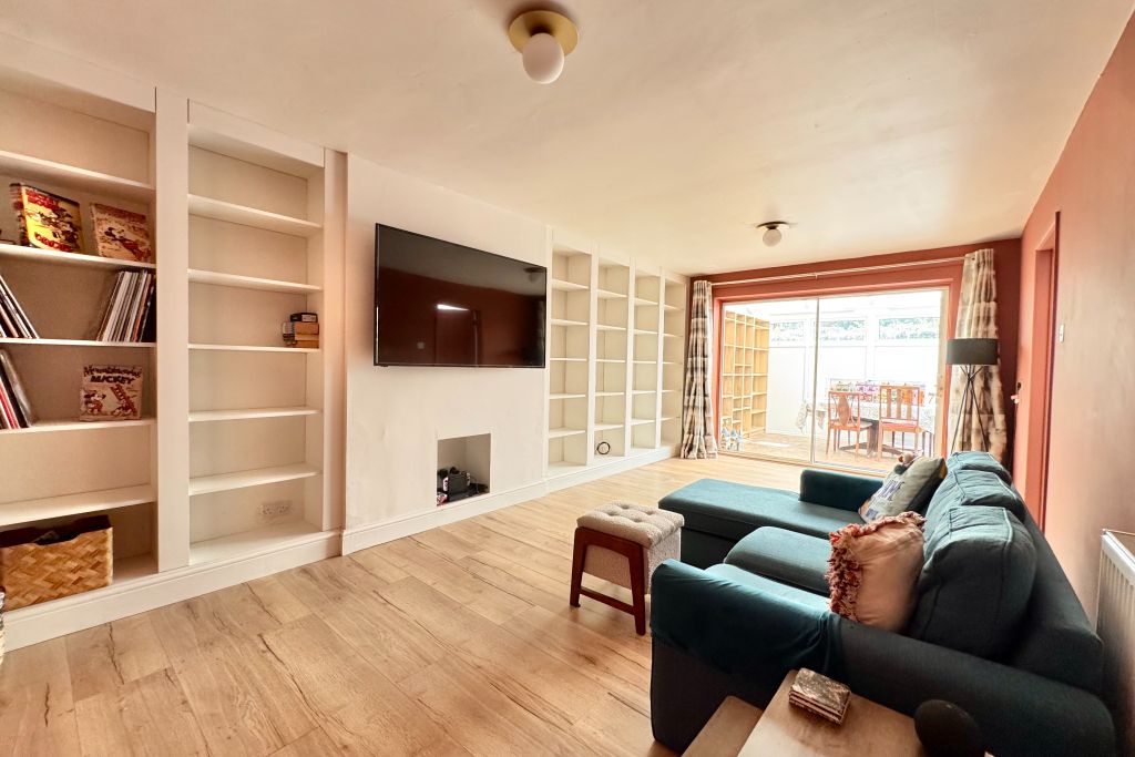 Property photo 3 of 14 Sitting Room 1
