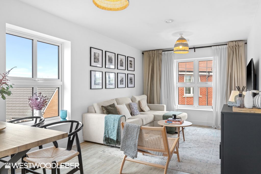 Property photo 2 of 16 Bidwellcourt_9