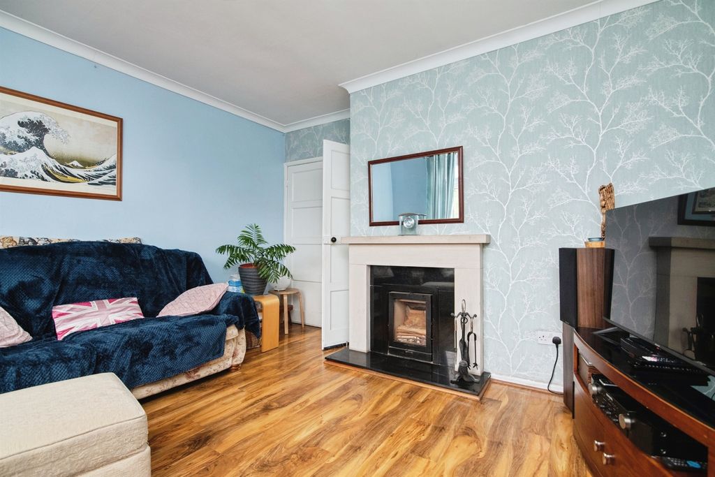 Property photo 3 of 14