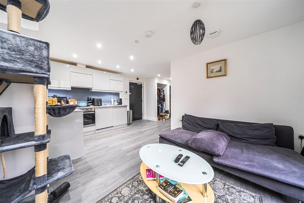 Property photo 3 of 16 1428810-8-69B2A09196859.Jpg