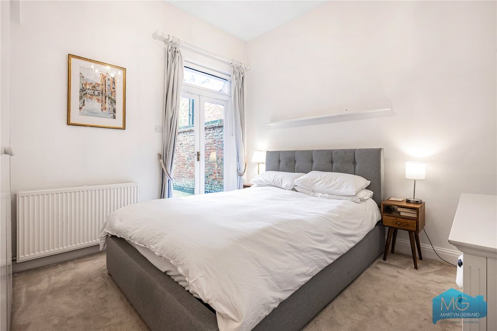 Property photo 2 of 19 Picture No. 12