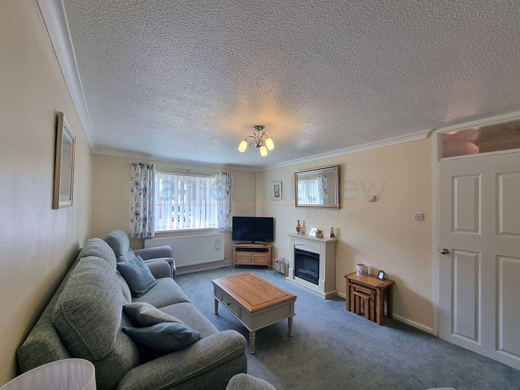 Property photo 3 of 15 Lounge