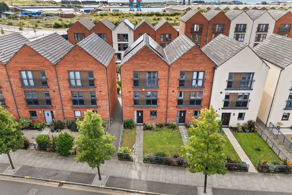 Property photo 2 of 29