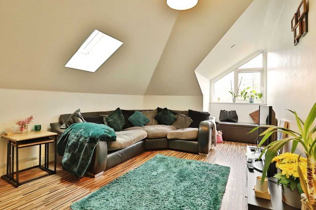 Property photo 1 of 18 Pbox-Img.Jpg