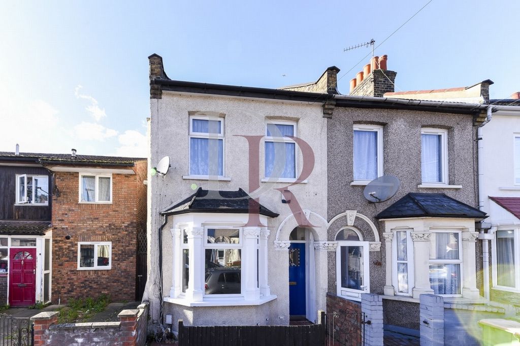 Property photo 1 of 17 Exterior