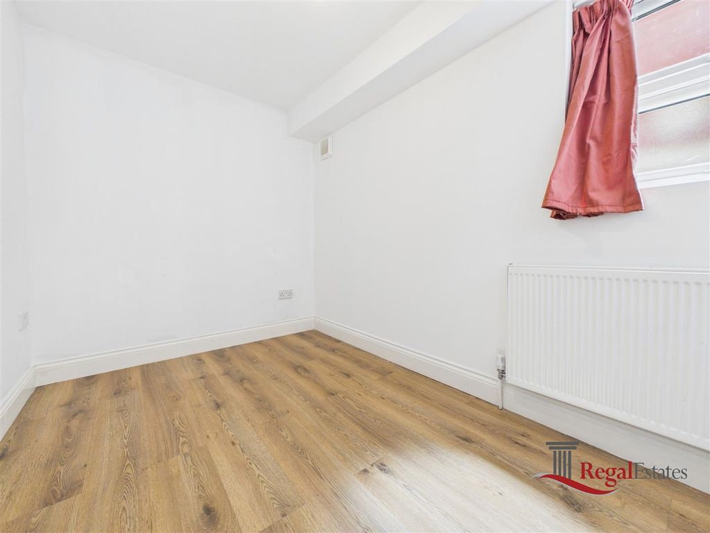 Property photo 3 of 8 Cam02489G0-Pr0303-Still005.Jpg