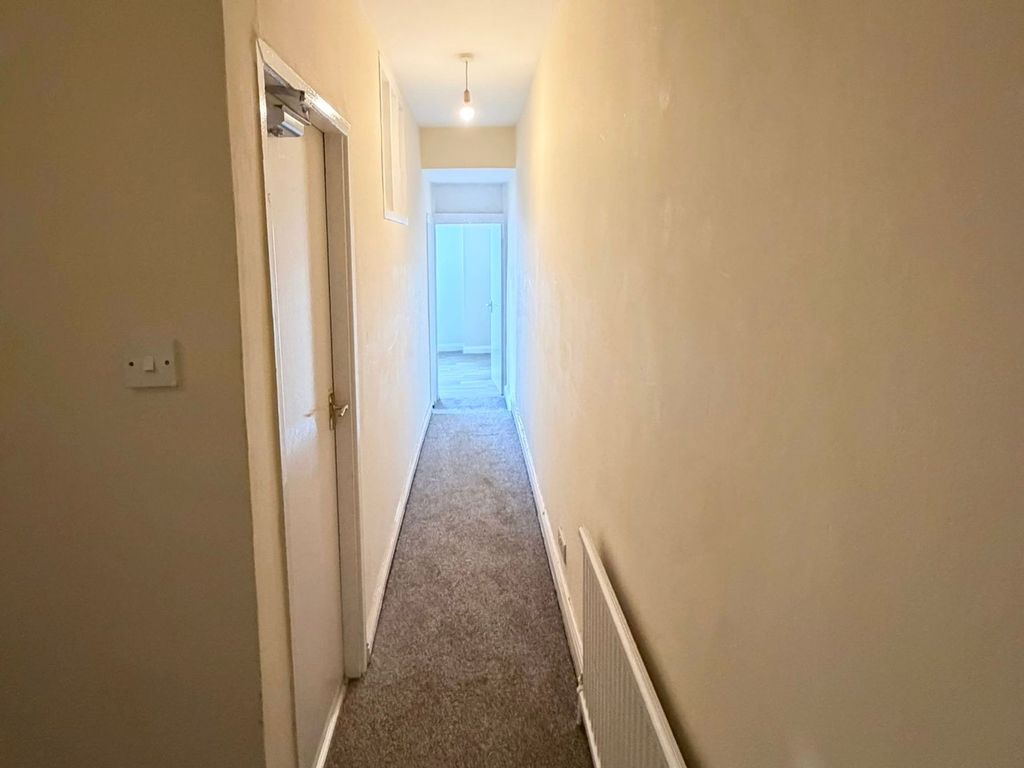 Property photo 3 of 9 Hallway