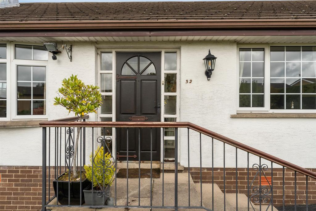Property photo 3 of 27 32 Glenariff Drive 25.Jpg