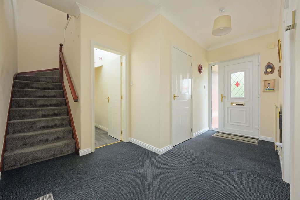 Property photo 3 of 34