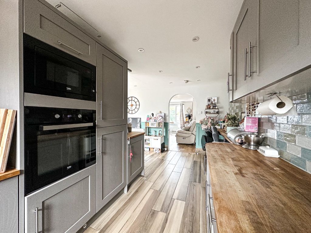 Property photo 2 of 17 4456795