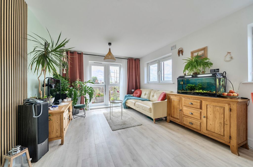 Property photo 2 of 15 1457994-13-6A2995...