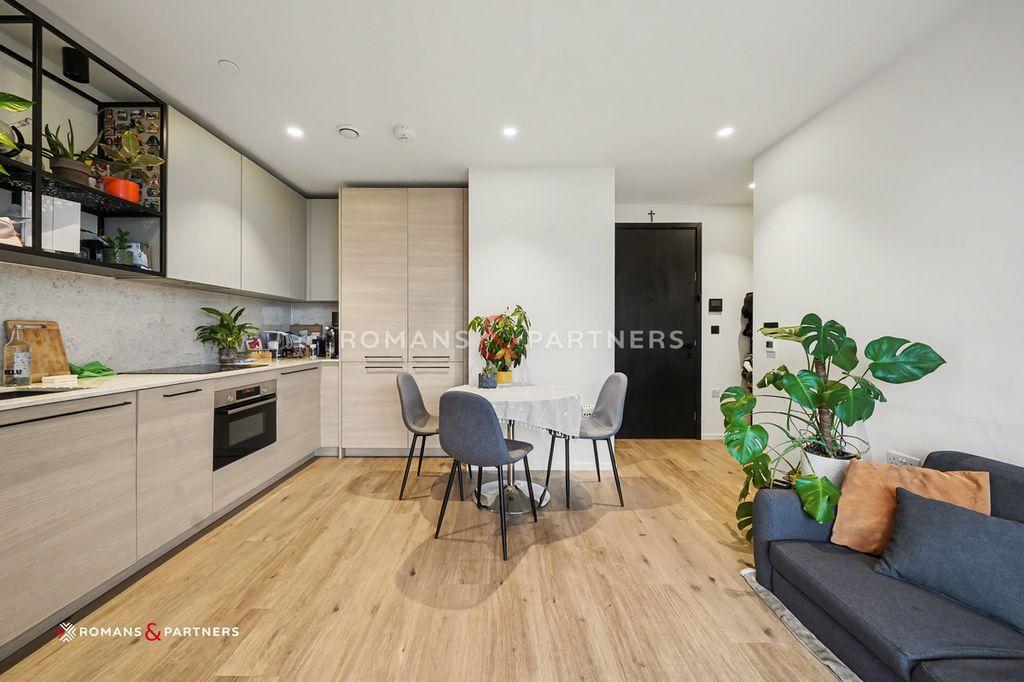 Property photo 1 of 24