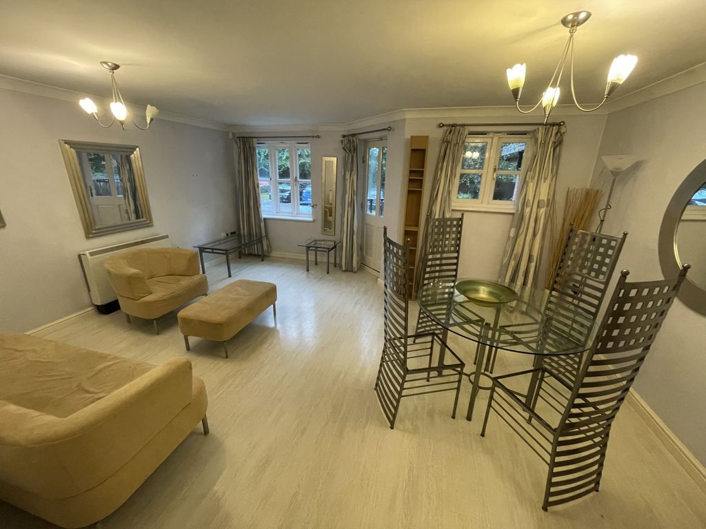 Property photo 3 of 11 Lounge