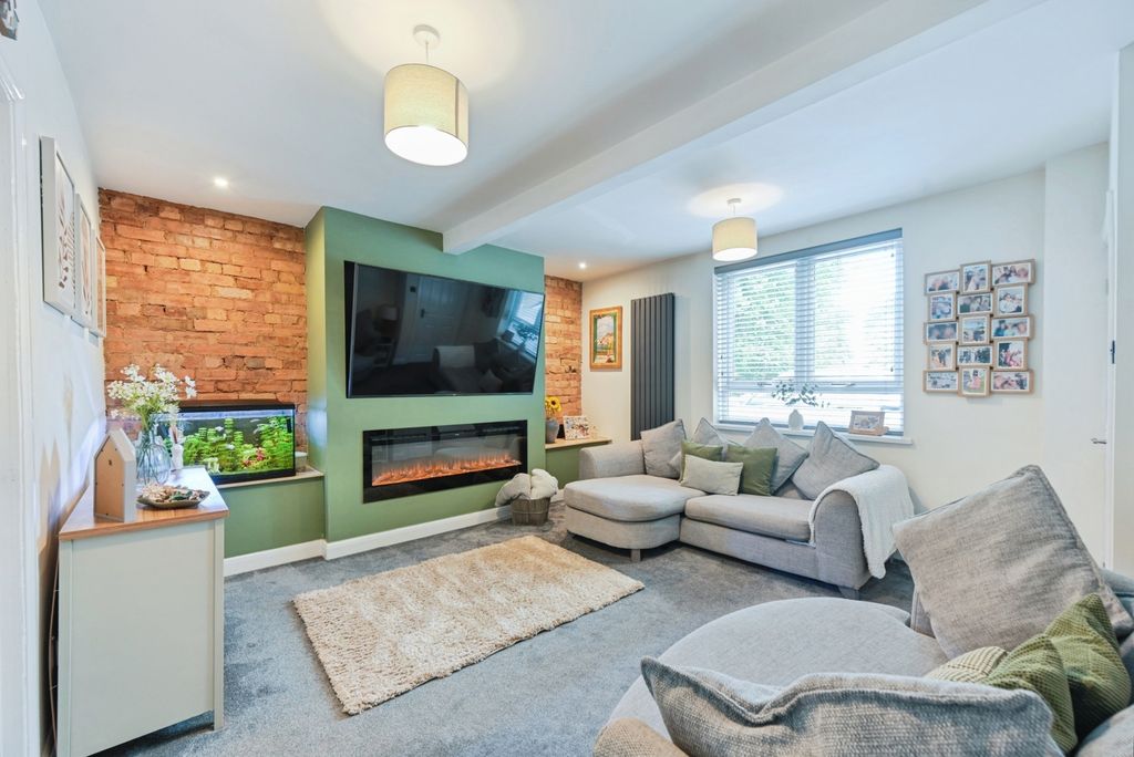 Property photo 2 of 17 Photo