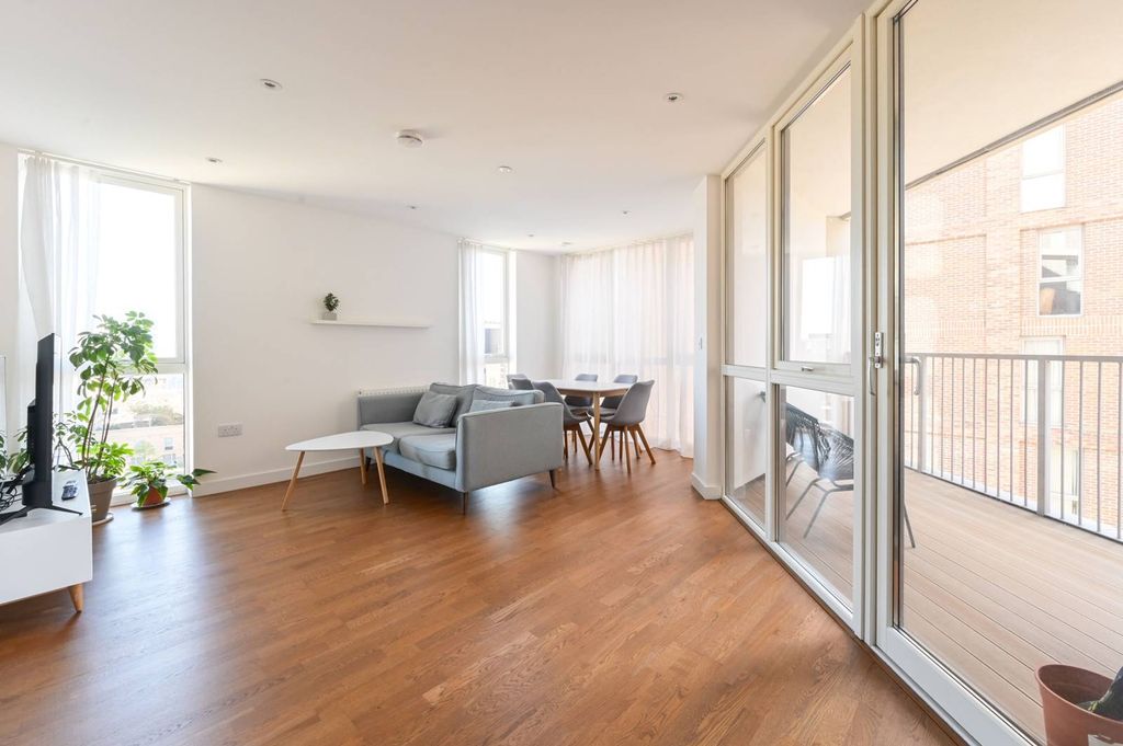 Property photo 2 of 11