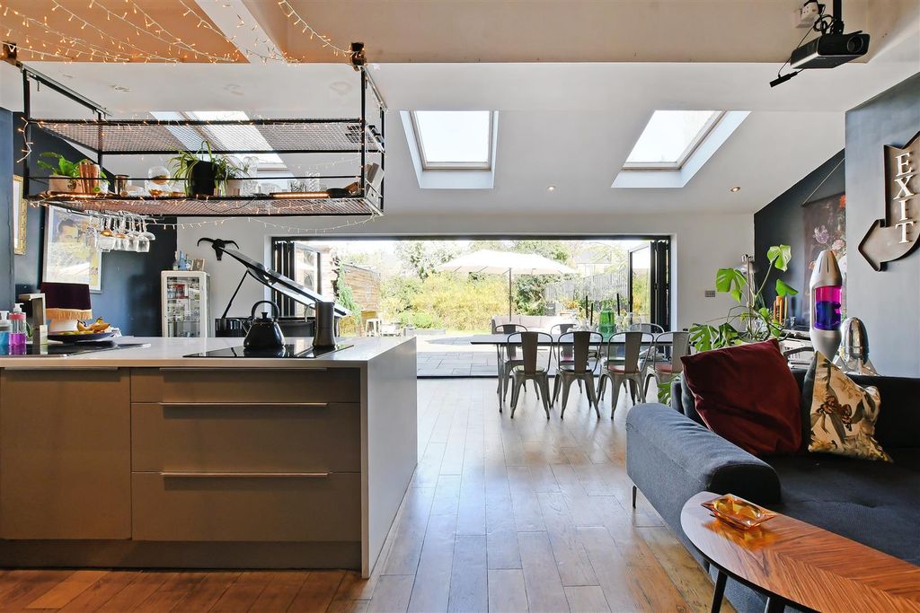 Property photo 3 of 48 Kitchen/Diner/Snug