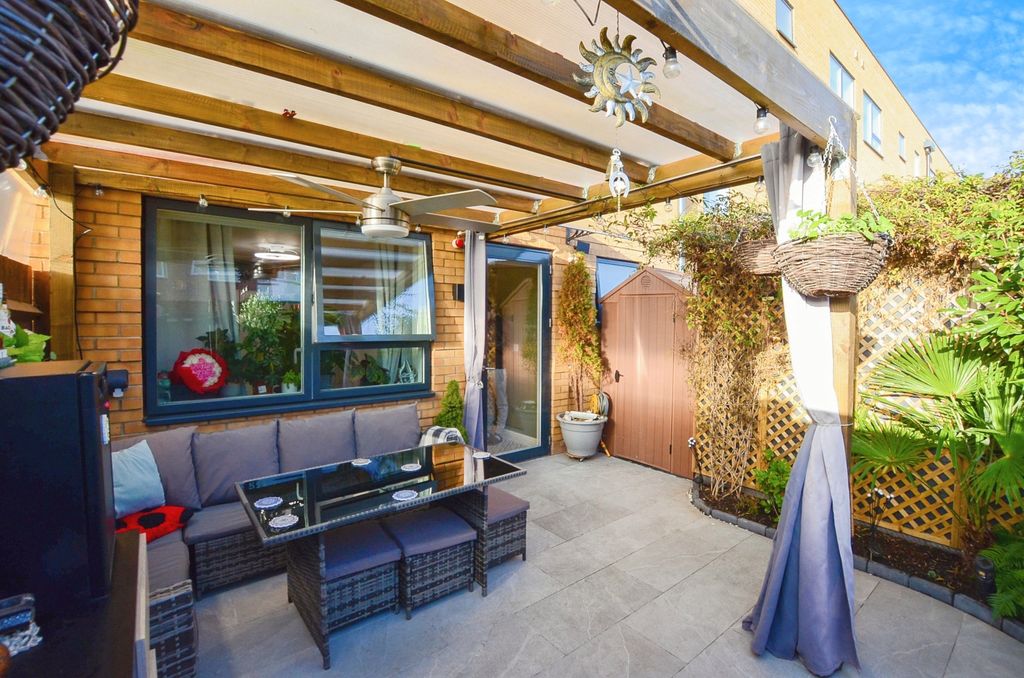 Property photo 2 of 20