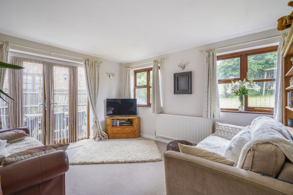 Property photo 3 of 18 71575_3-Frogmore-...