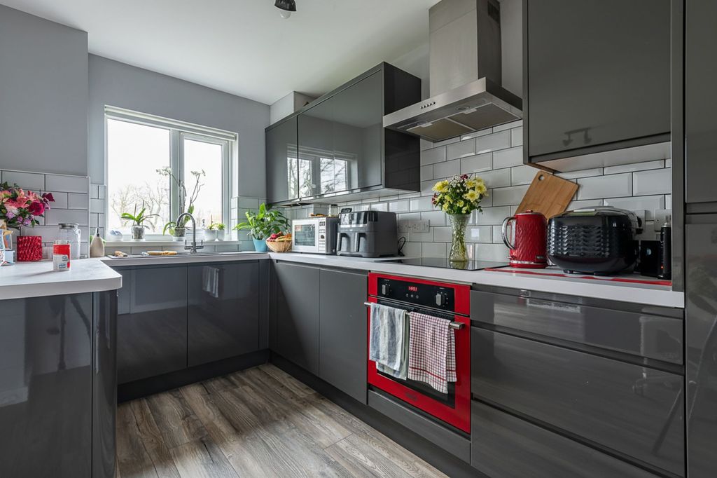 Property photo 2 of 22 Kitchen 1