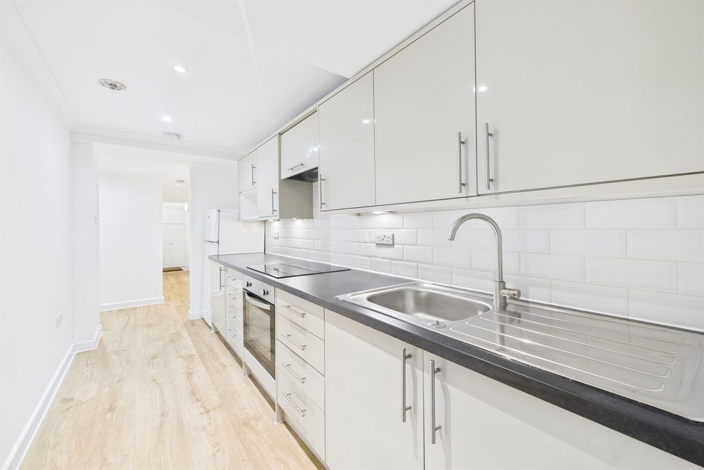 Property photo 2 of 10 Kitchen