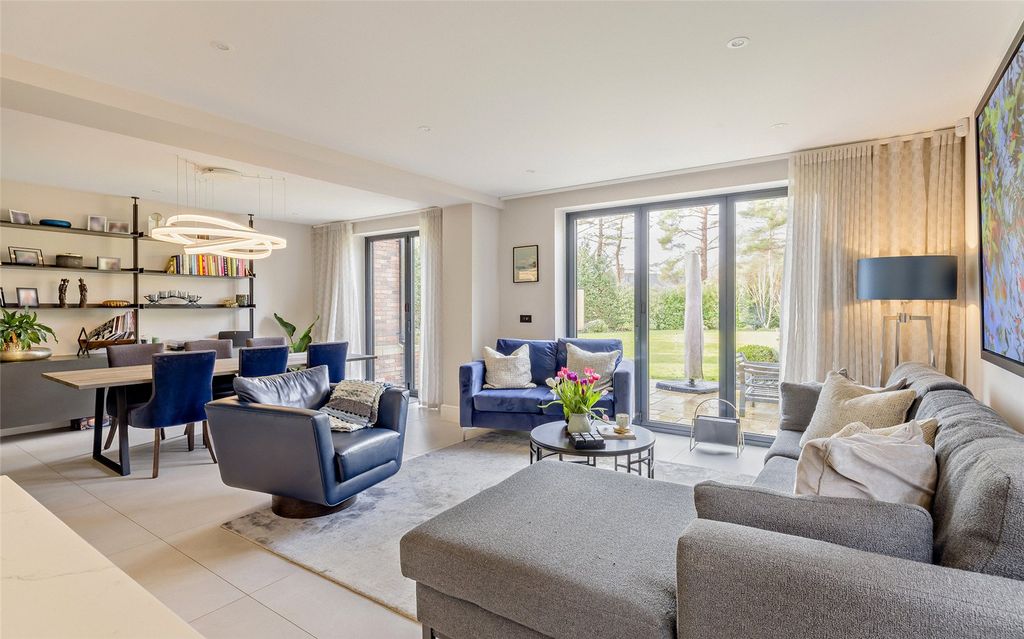 Property photo 3 of 27 Dining Room/Lounge