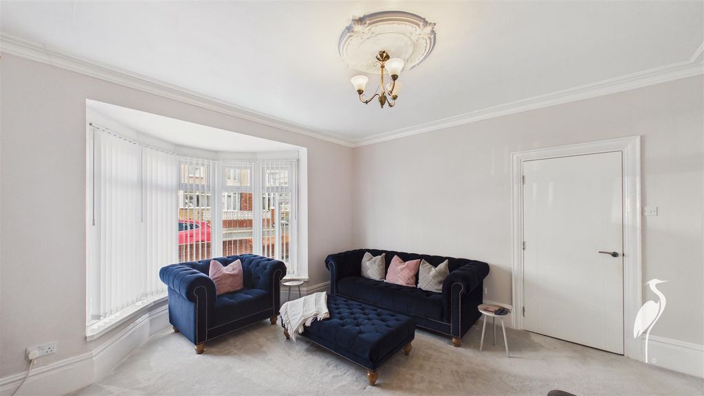 Property photo 3 of 44 Lounge