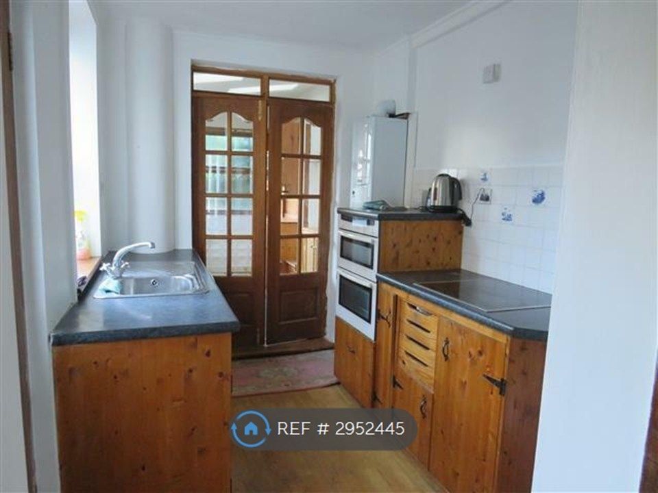 Property photo 3 of 9 Kitchen
