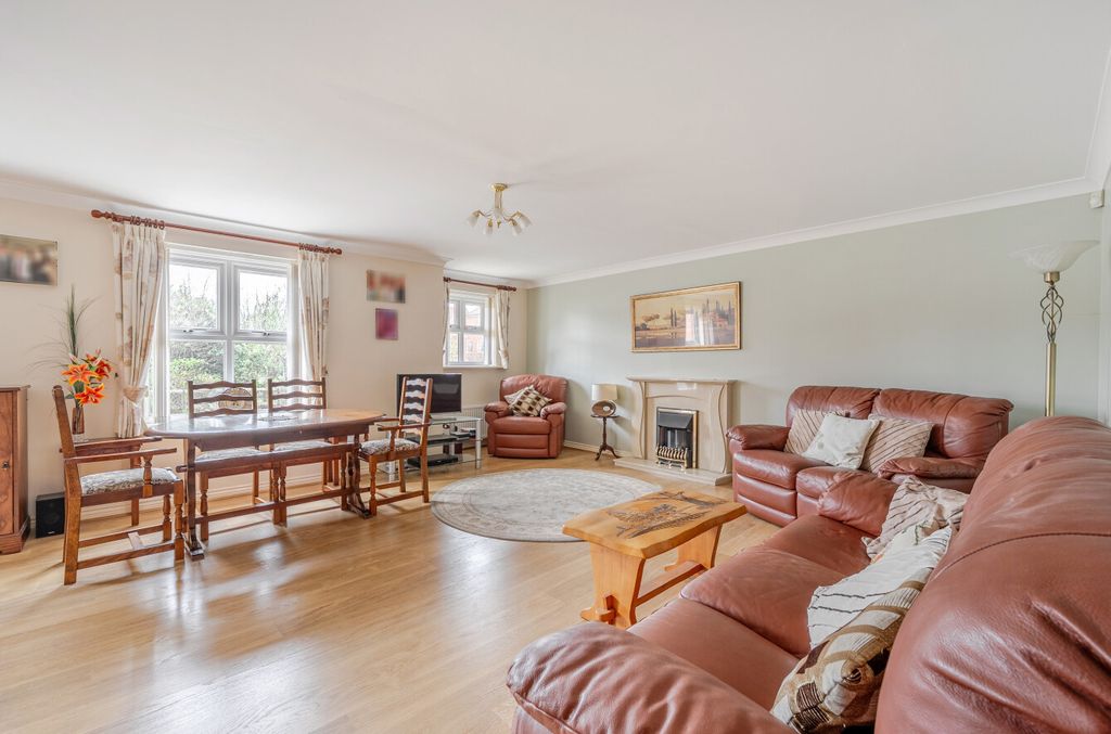 Property photo 2 of 13 1436544-7-69Ccf54...