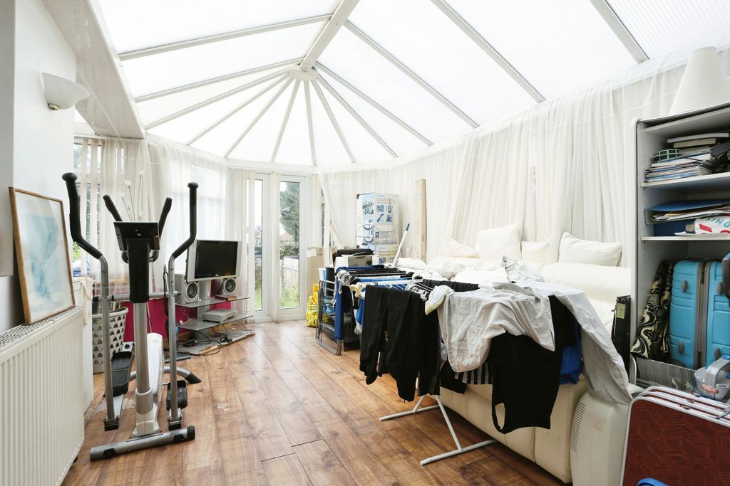 Property photo 3 of 15 Conservatory