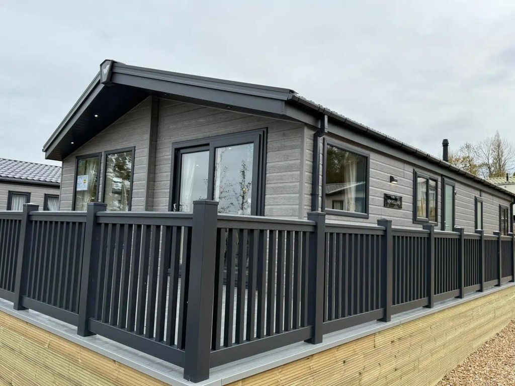 Property photo 2 of 33