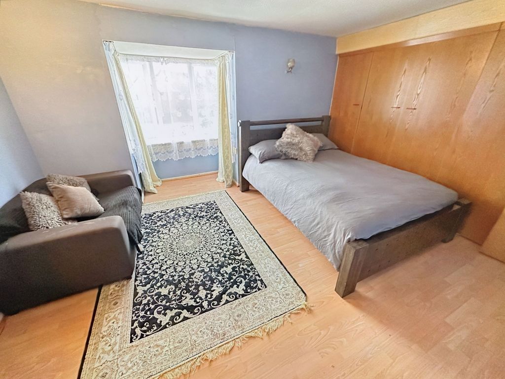 Property photo 2 of 7 Gallery
