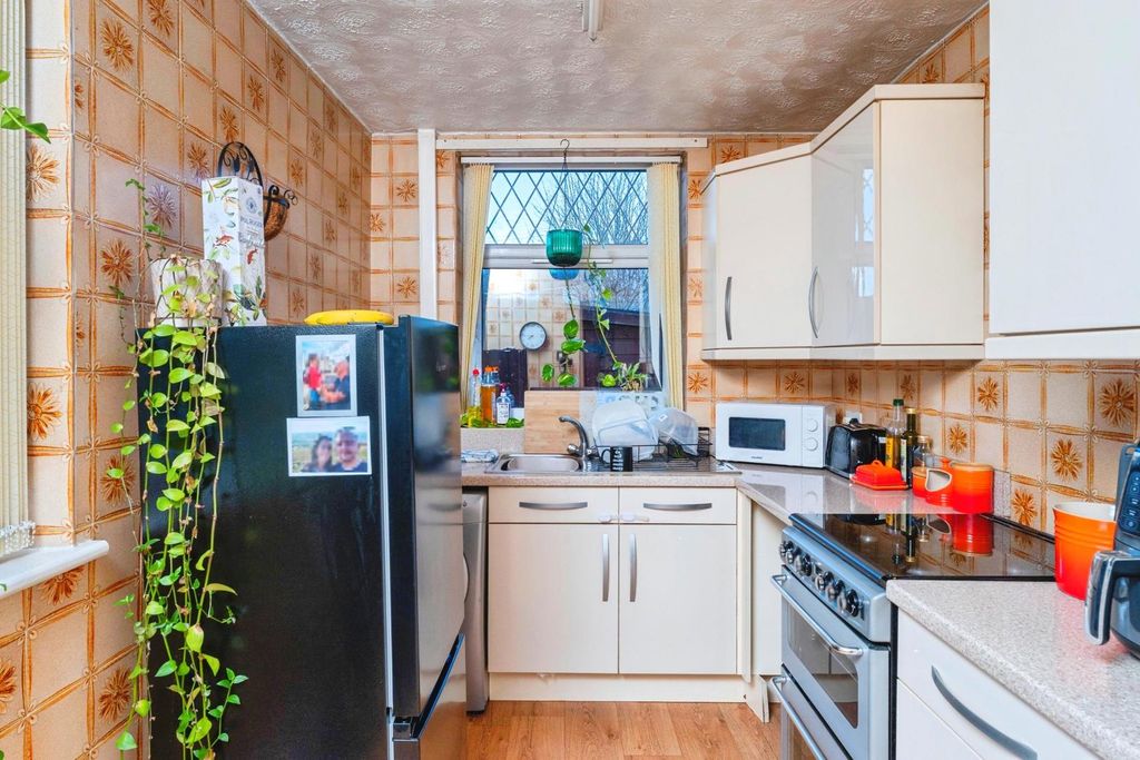 Property photo 3 of 11 Pbox-Img.Jpg