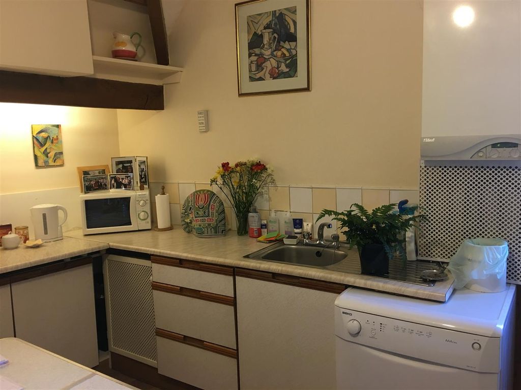 Property photo 3 of 20 Kitchen