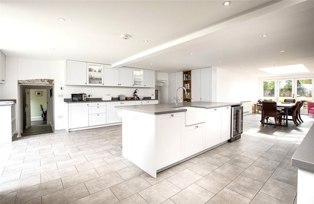 Property photo 2 of 24 Picture No. 25