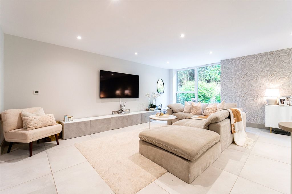 Property photo 1 of 21 Picture No. 02