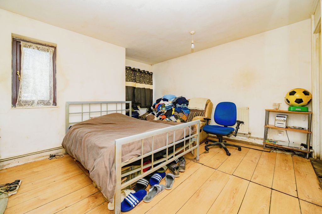 Property photo 2 of 6 Photography