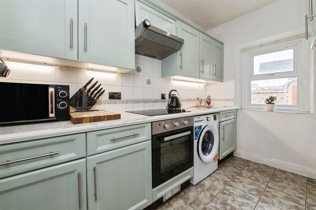 Property photo 2 of 10 Kitchen