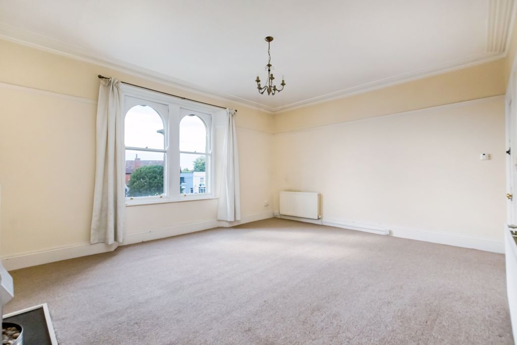 Property photo 3 of 10 Sitting Area