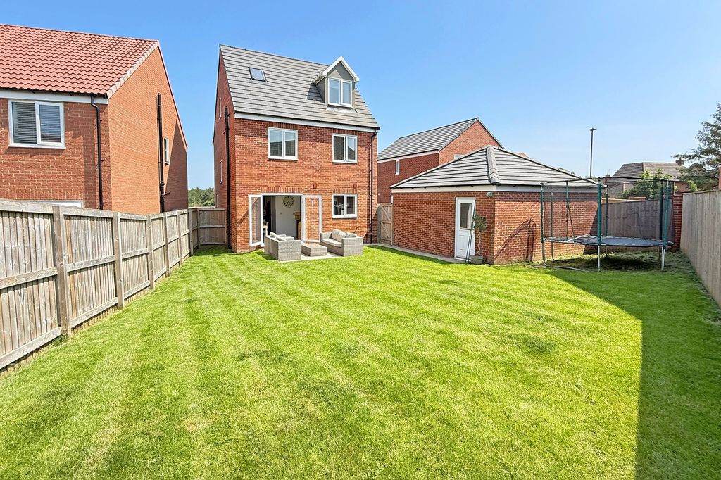 Property photo 3 of 23